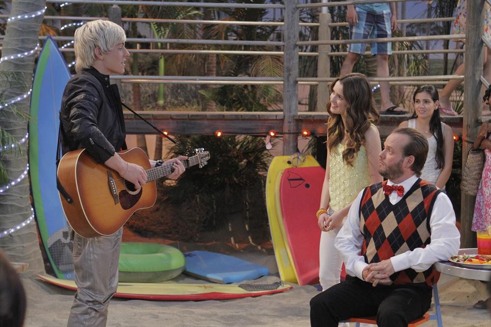 Still of Justin Dray, Laura Marano and Ross Lynch in Austin & Ally (2011)