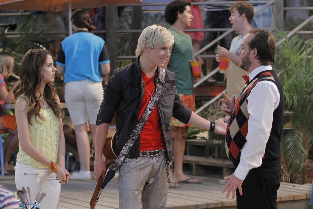 Still of Justin Dray, Laura Marano and Ross Lynch in Austin & Ally (2011)