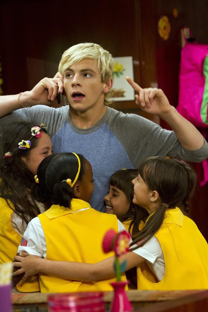 Still of Ross Lynch and Molly Jackson in Austin & Ally (2011)