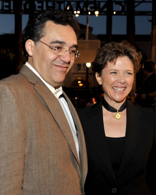 Annette Bening and Rodrigo Garcia at event of Mother and Child (2009)