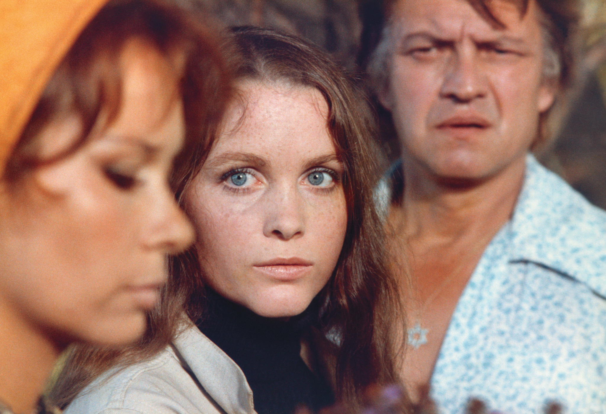Still of Tisa Farrow, Jean Gaven and Hope 7 in La course du lièvre à travers les champs (1972)