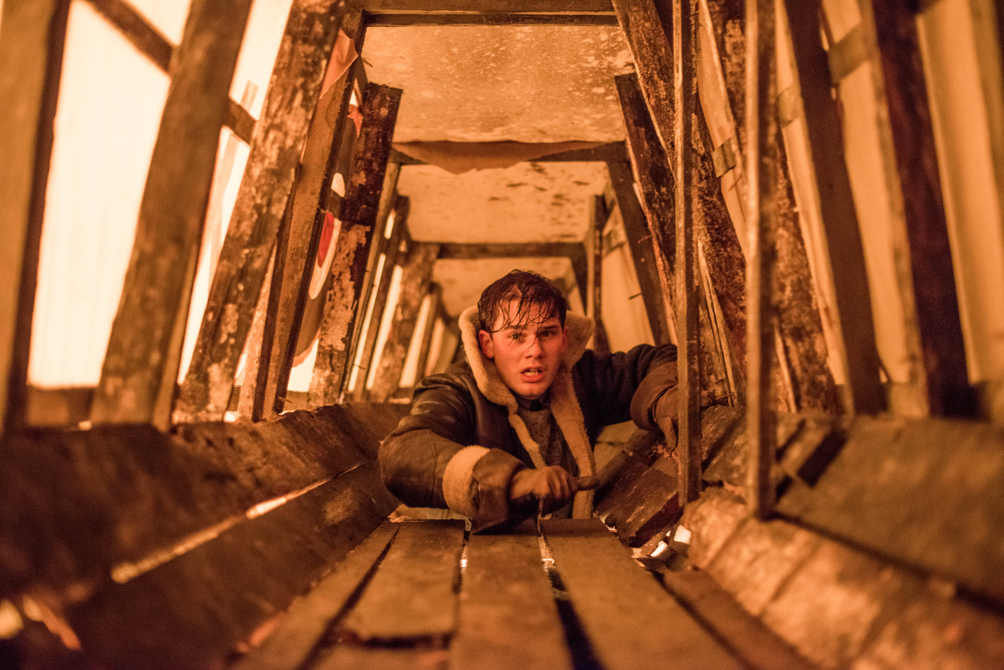 Still of Jeremy Irvine in The Woman in Black 2: Angel of Death (2014)