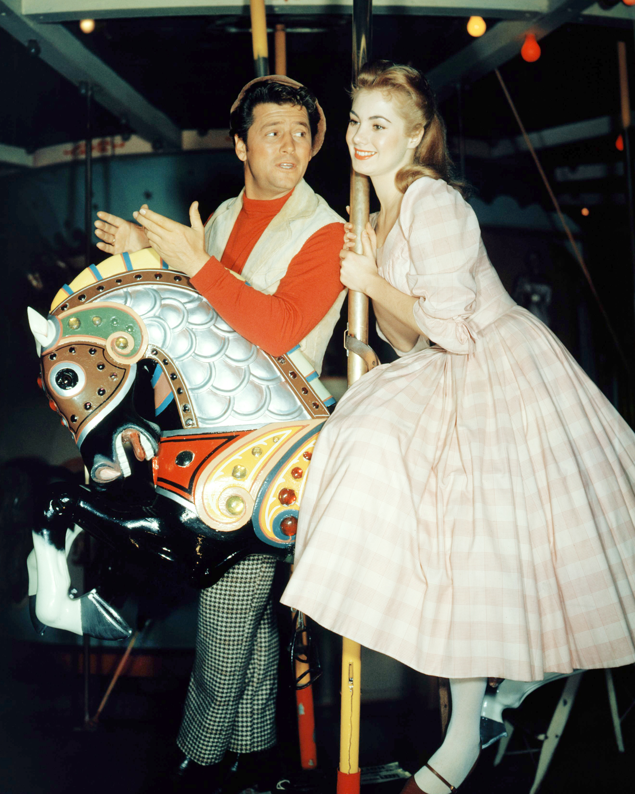 Still of Shirley Jones and Gordon MacRae in Carousel (1956)