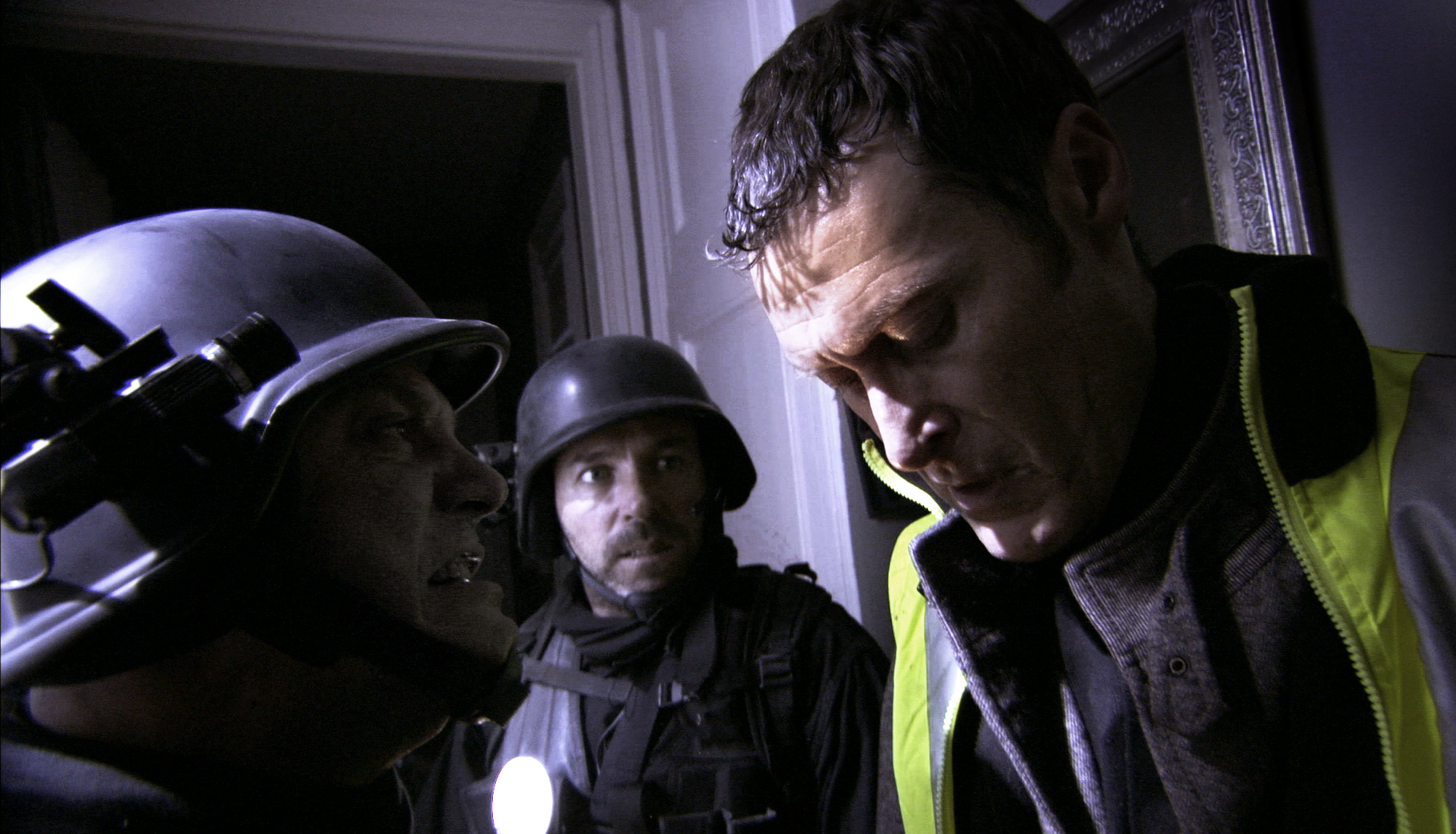 Still of Ariel Casas, Óscar Zafra and Jonathan D. Mellor in [Rec]² (2009)