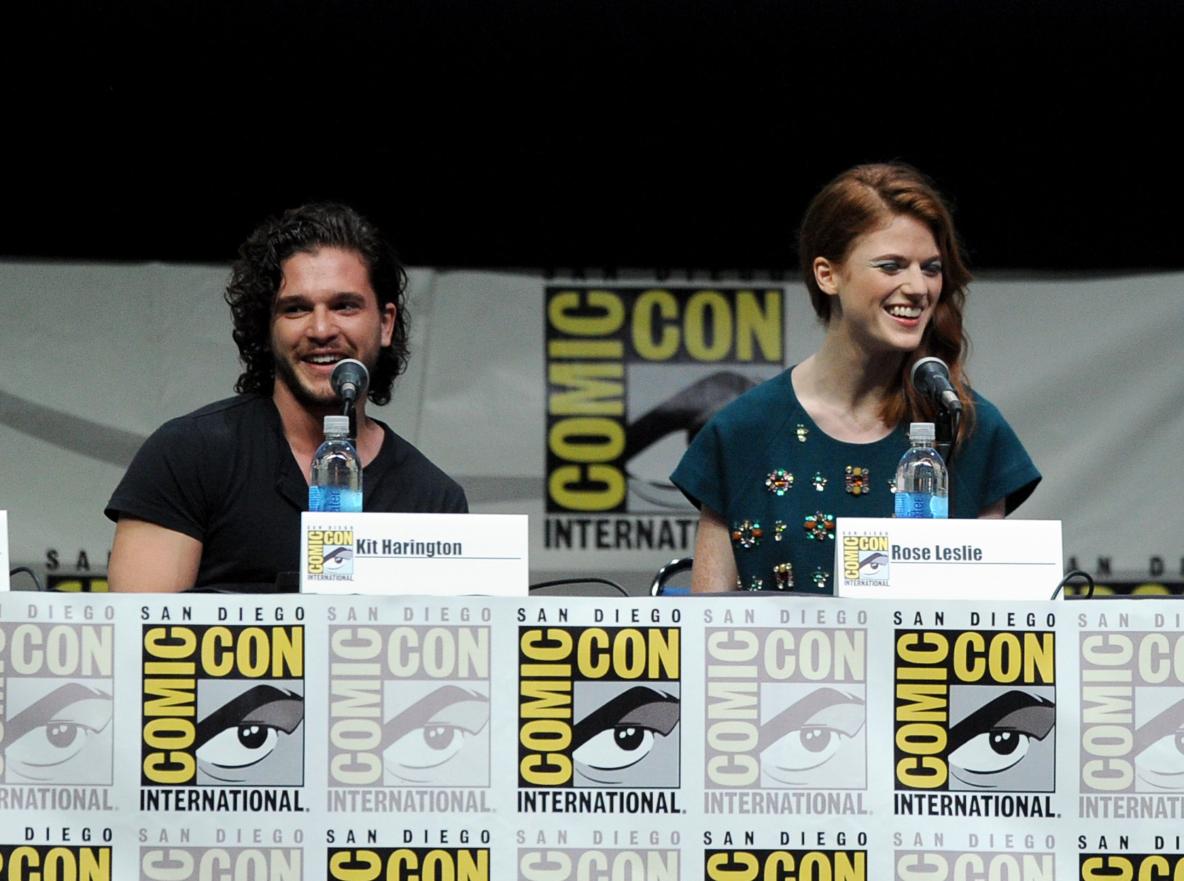 Kit Harington and Rose Leslie at event of Sostu karai (2011)