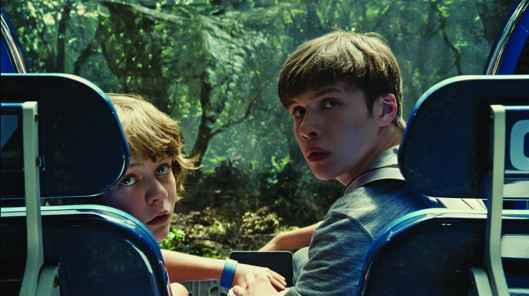 Still of Ty Simpkins and Nick Robinson in Juros periodo pasaulis (2015)