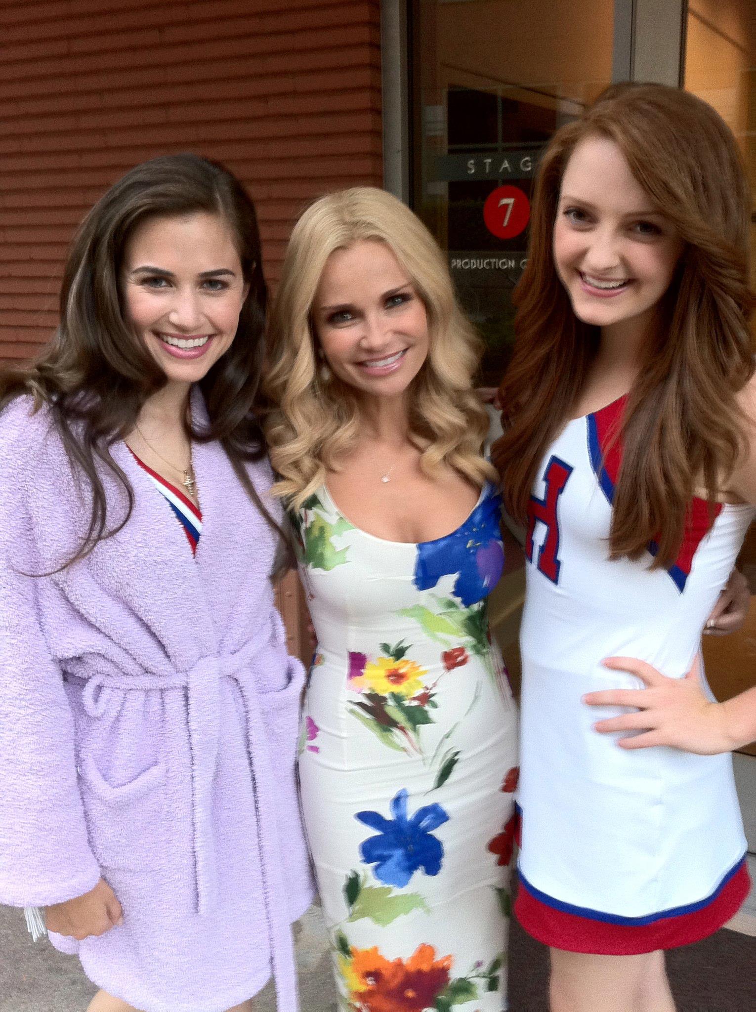 Alix Gitter, Kristen Chenoweth and Mackinlee on the set of GCB