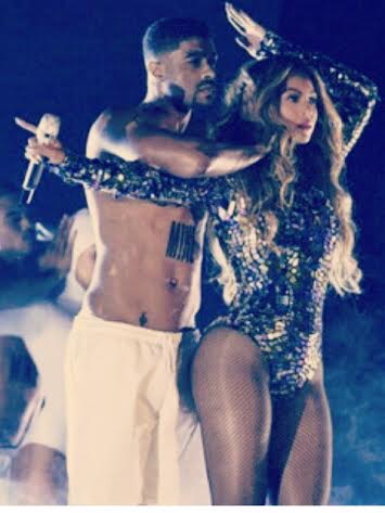 Alvester Martin performs with Beyonce for MTV VMA's 2014