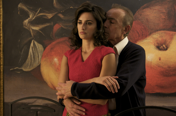 Still of Penélope Cruz and José Luis Gómez in Salti apkabinimai (2009)