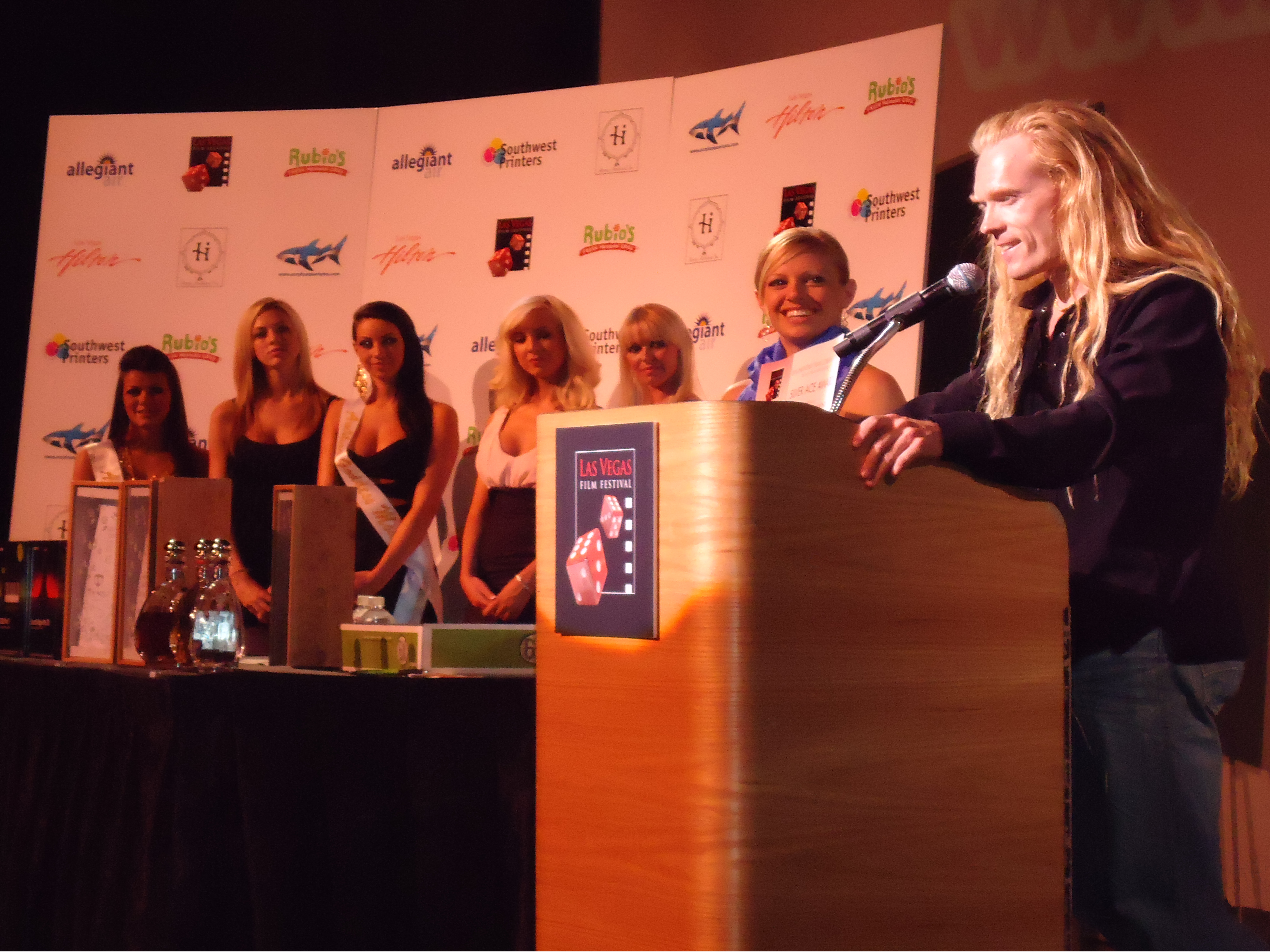 Vancouver Vagabond Heath Tait at the Las Vegas Hilton Showroom accepting his Silver Ace award, June 6, 2010.