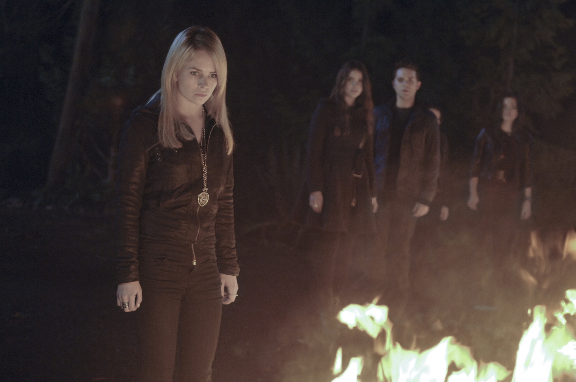 Still of Thomas Dekker, Britt Robertson, Phoebe Tonkin and Shelley Hennig in The Secret Circle (2011)