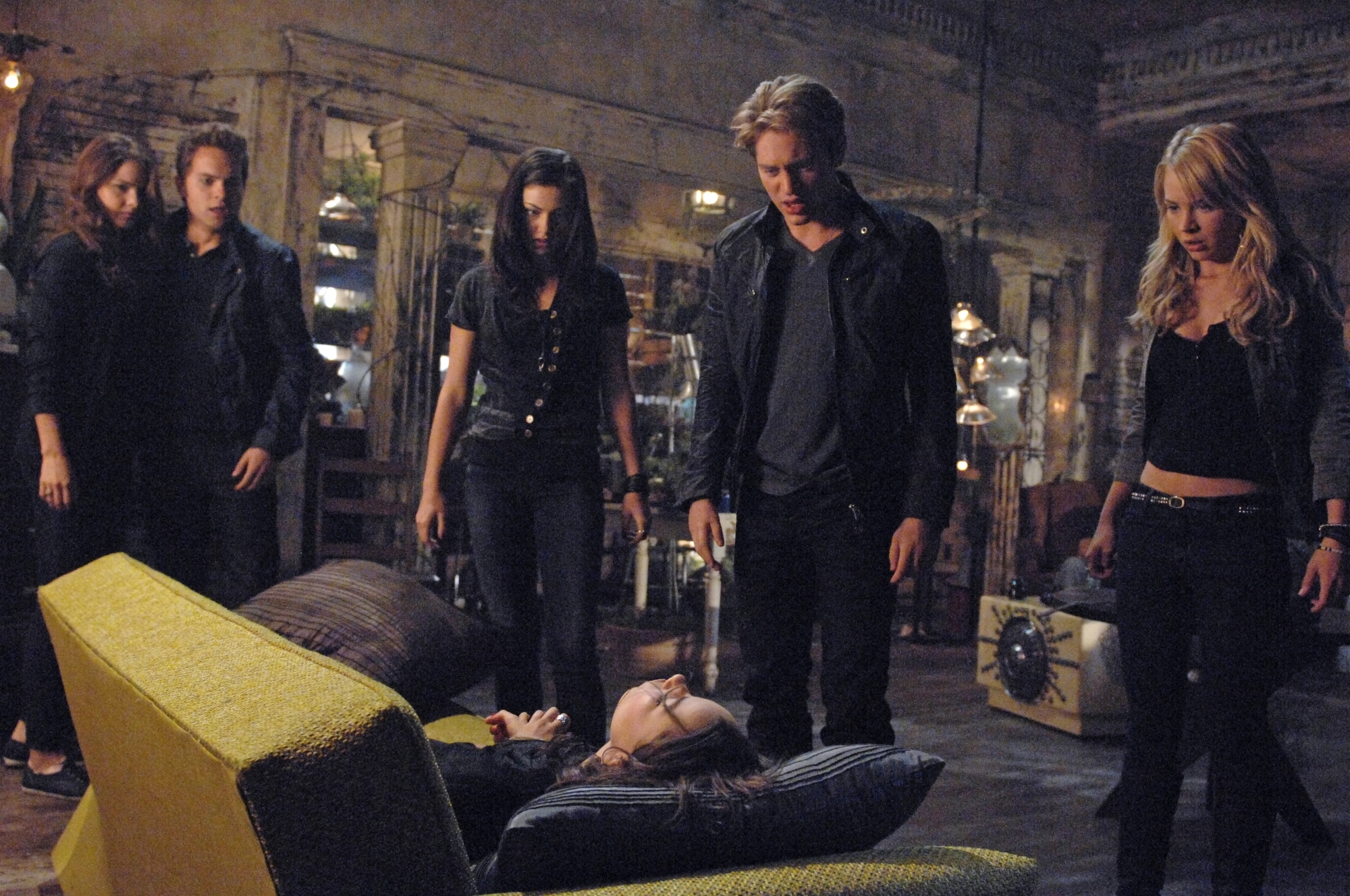 Still of Thomas Dekker, Britt Robertson, Phoebe Tonkin, Jessica Parker Kennedy, Shelley Hennig and Louis Hunter in The Secret Circle (2011)