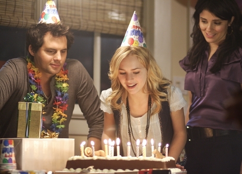 Still of Shiri Appleby, Kristoffer Polaha and Britt Robertson in Life Unexpected (2010)