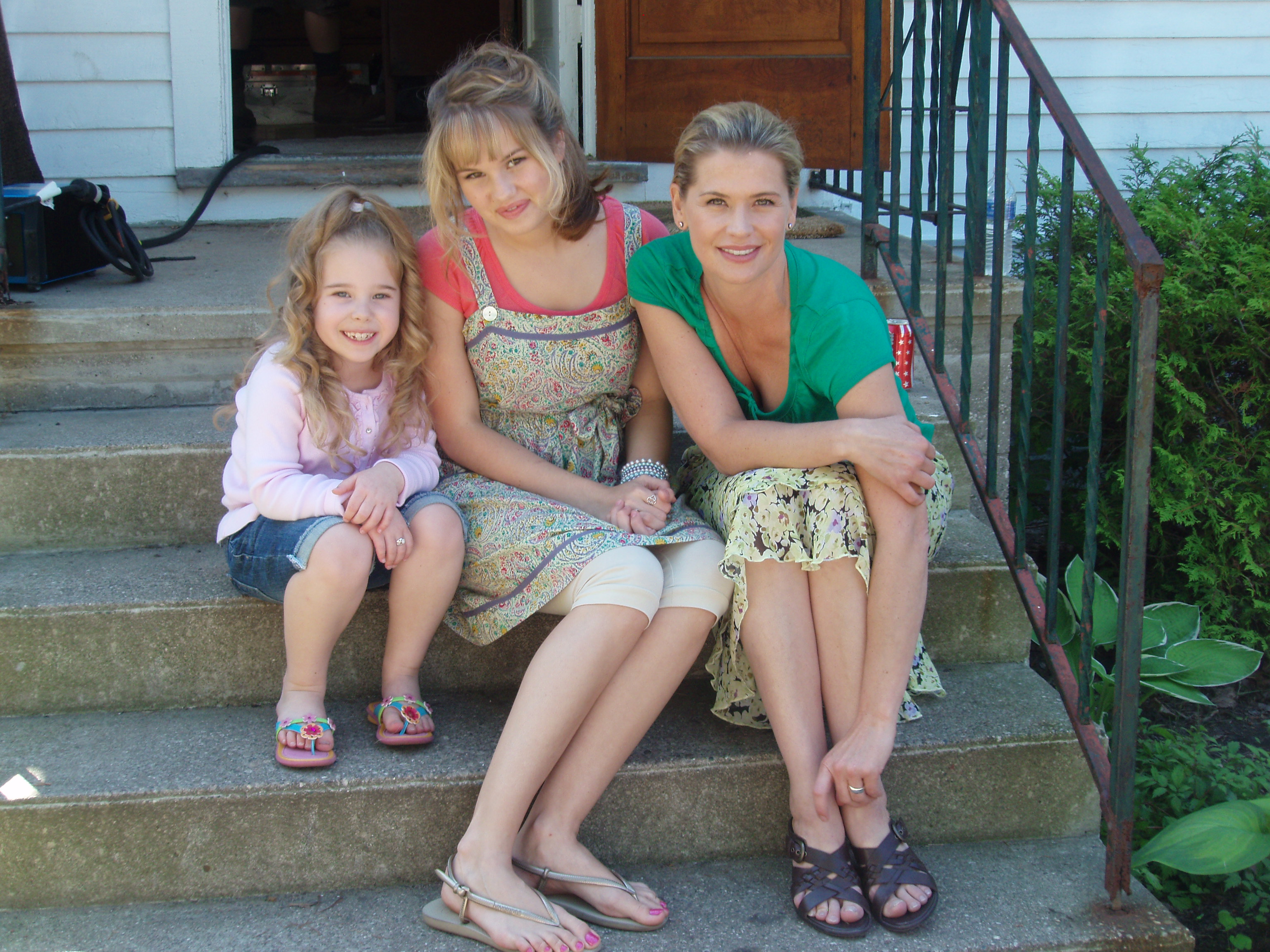 Taylor with her costars Debby Ryan and Kristy Swanson on the set of 