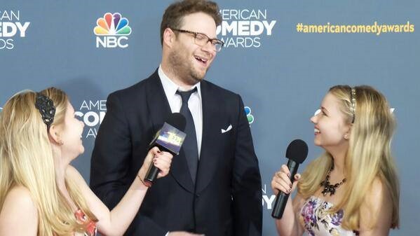 Hannah and Cailin Loesch, Seth Rogen at event of American Comedy Awards