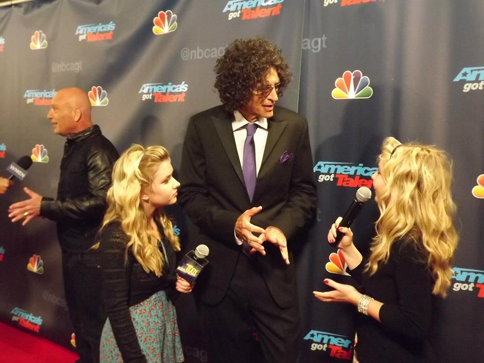Hannah and Cailin Loesch interviewing Howard Stern at event of America's Got Talent