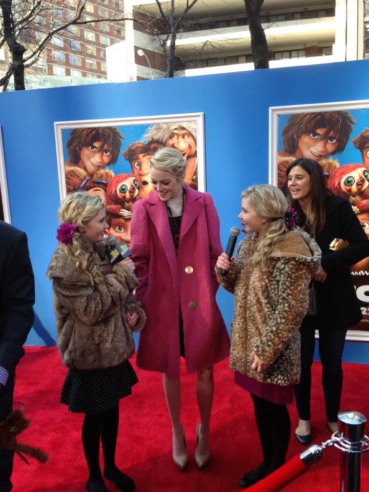 Hannah Loesch and her twin sister Cailin interviewing Emma Stone at the NYC premiere of 