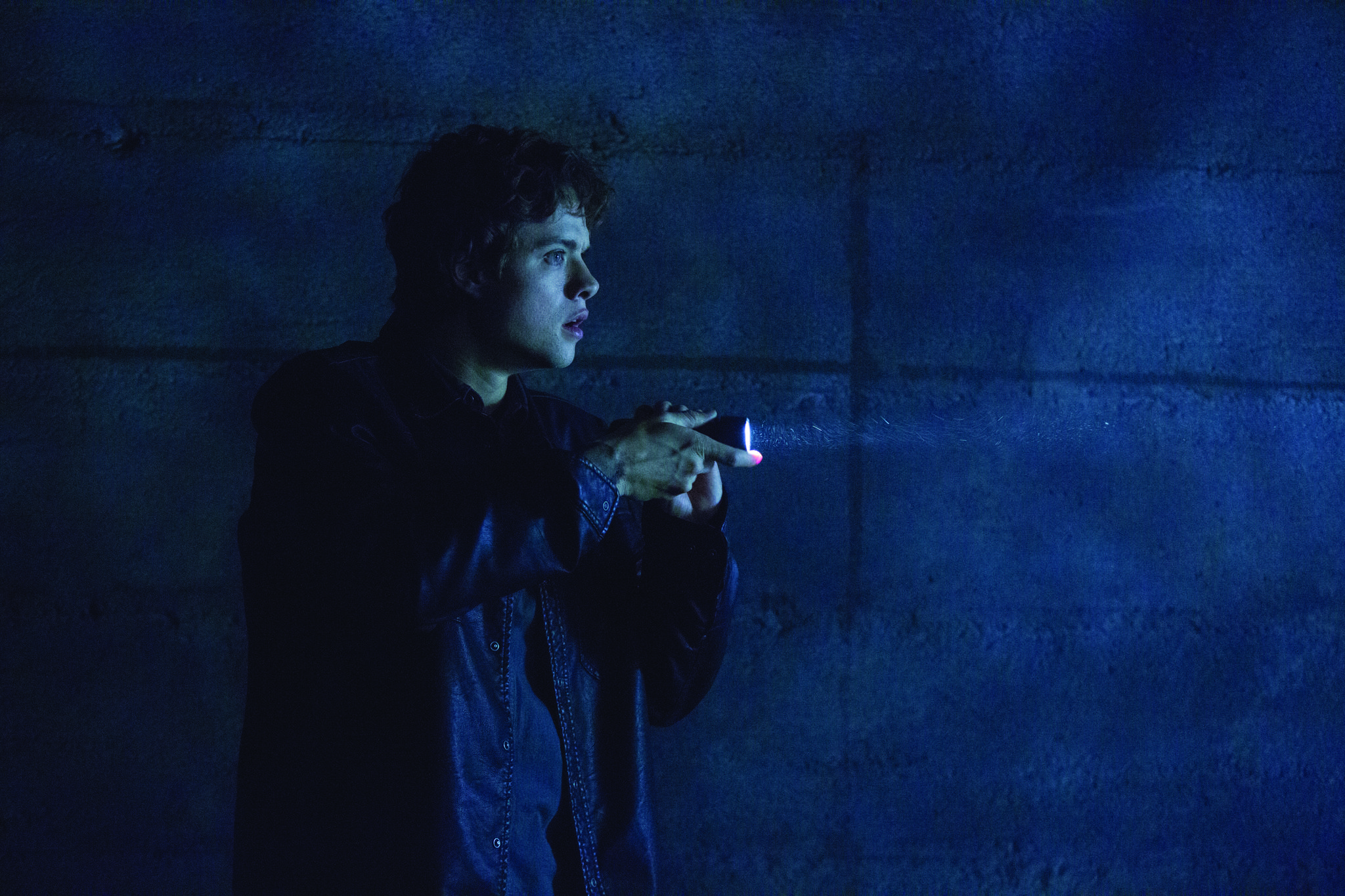 Still of Douglas Smith in Ouija (2014)