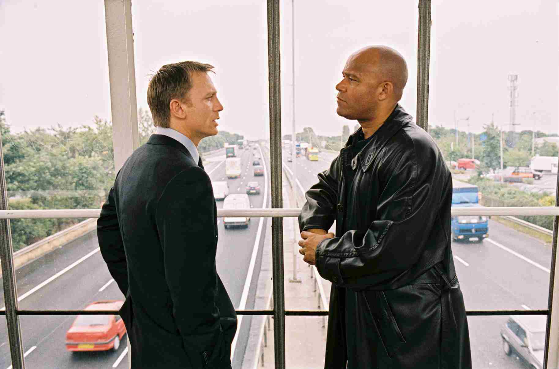 Still of Daniel Craig and Louis Emerick in Layer Cake (2004)
