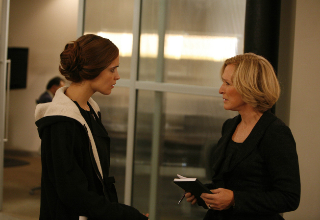 Still of Glenn Close and Rose Byrne in Kaltes kaina (2007)