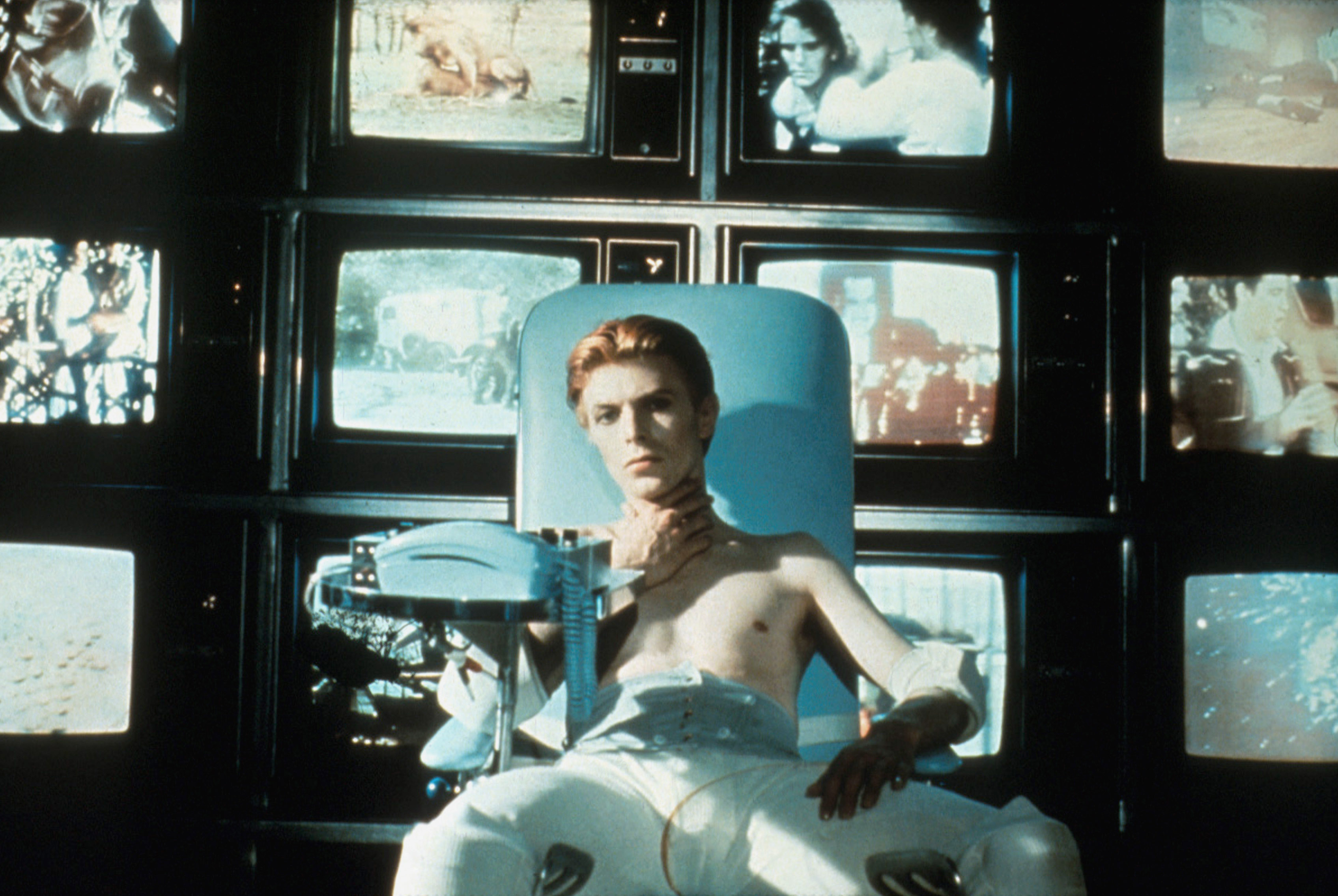 Still of David Bowie in The Man Who Fell to Earth (1976)