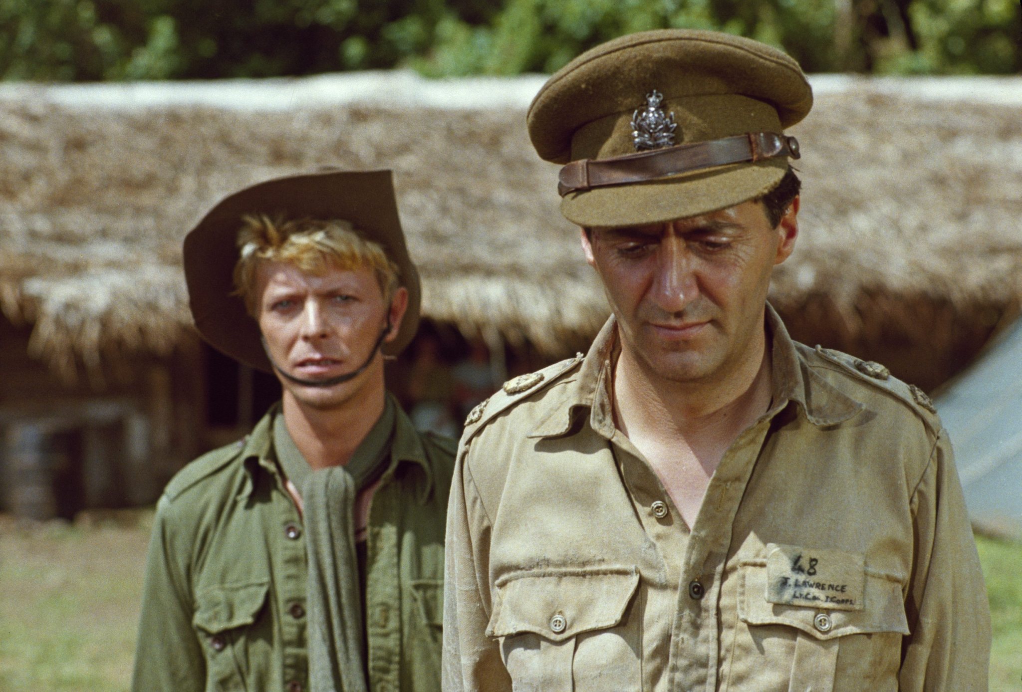 Still of David Bowie and Tom Conti in Merry Christmas Mr. Lawrence (1983)