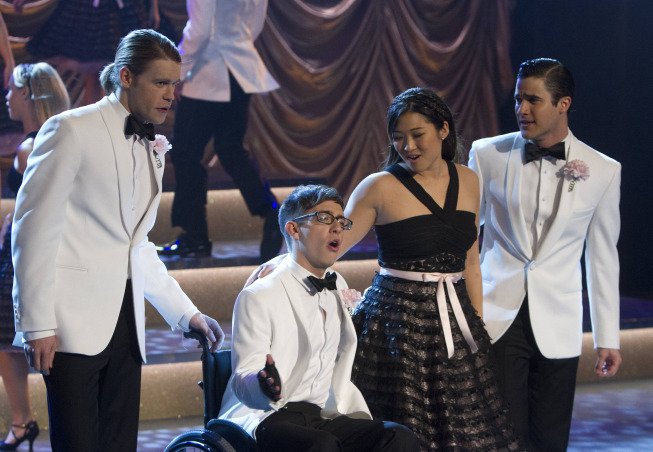 Still of Darren Criss, Kevin McHale, Jenna Ushkowitz and Chord Overstreet in Glee (2009)