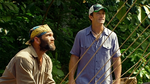 Still of Jeff Probst and Russell Hantz in Survivor (2000)