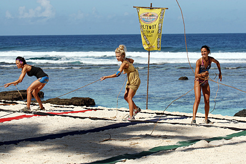 Still of Laura Morett, Natalie White and Monica Padilla in Survivor (2000)