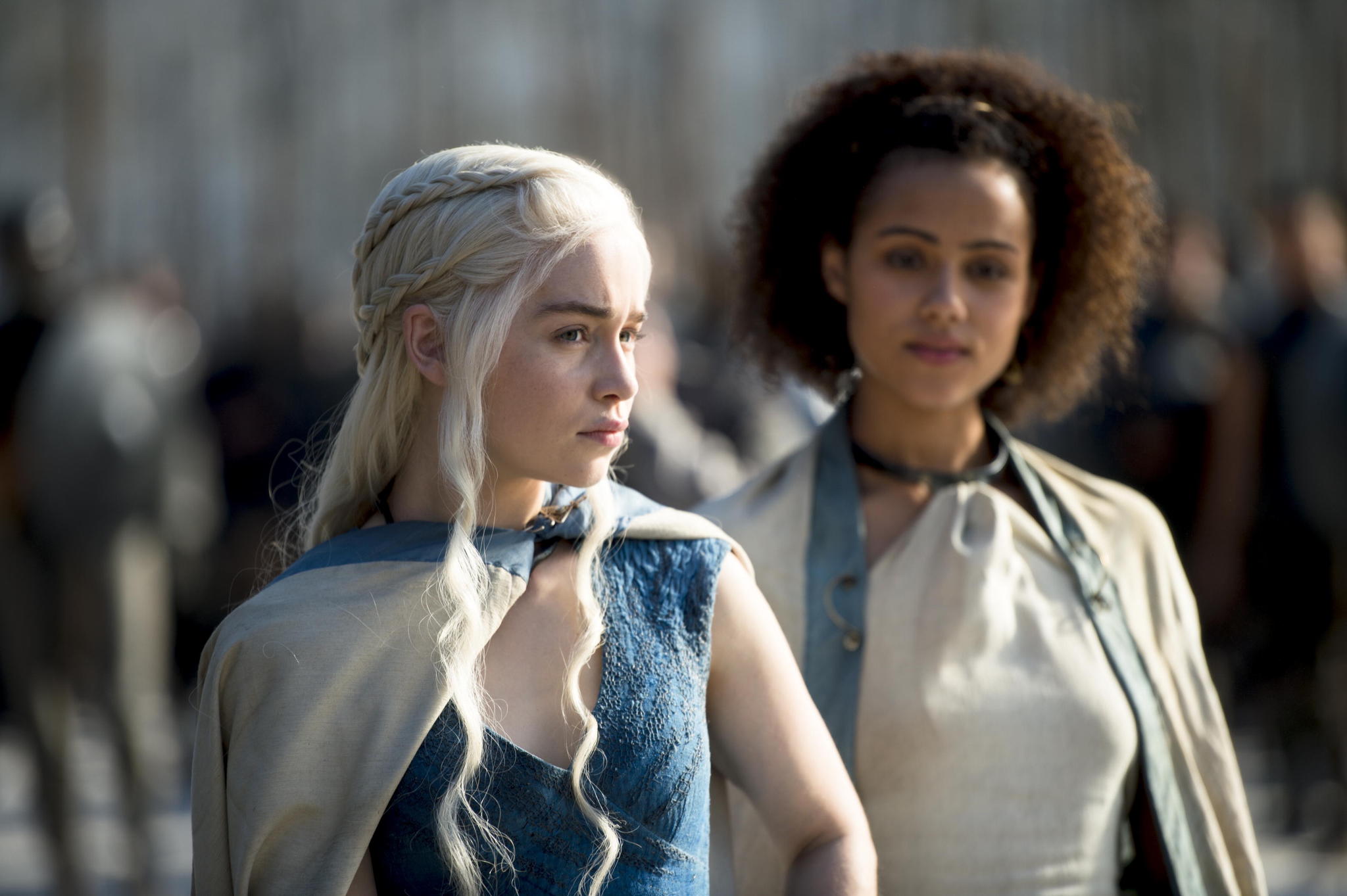 Still of Nathalie Emmanuel and Emilia Clarke in Sostu karai (2011)