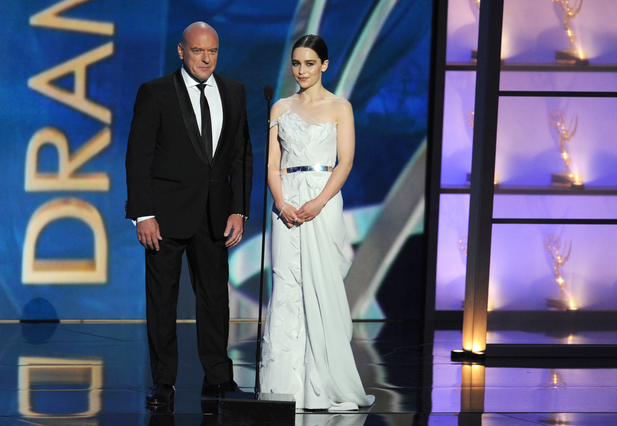 Dean Norris and Emilia Clarke at event of The 65th Primetime Emmy Awards (2013)