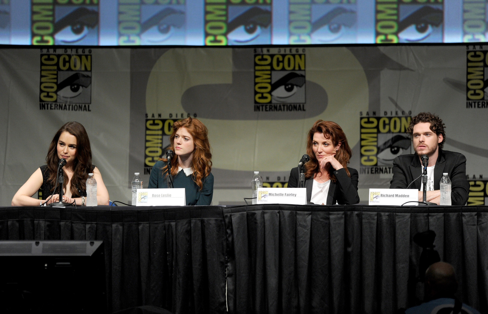 Michelle Fairley, Richard Madden, Rose Leslie and Emilia Clarke at event of Sostu karai (2011)