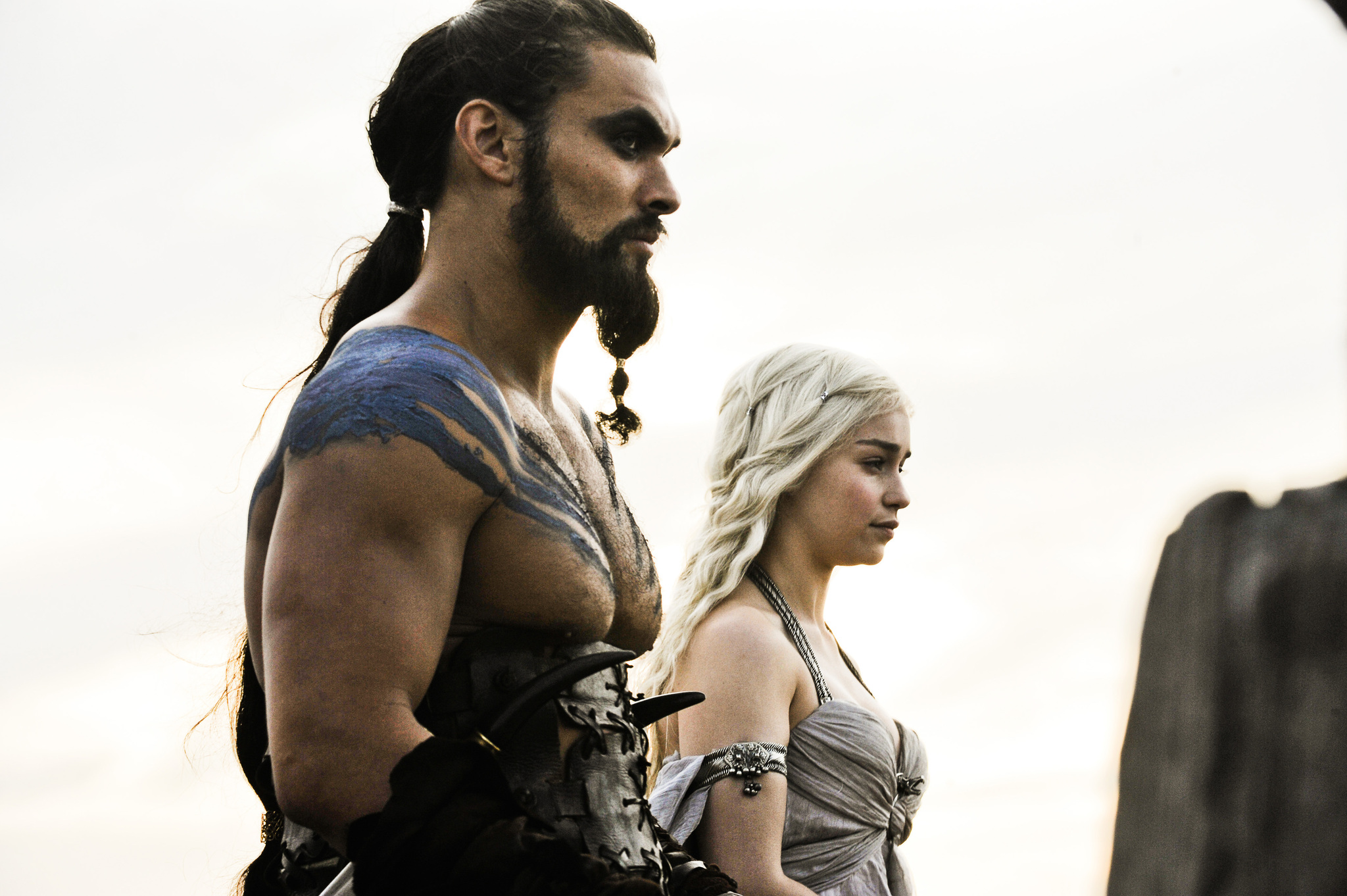 Still of Jason Momoa and Emilia Clarke in Sostu karai (2011)