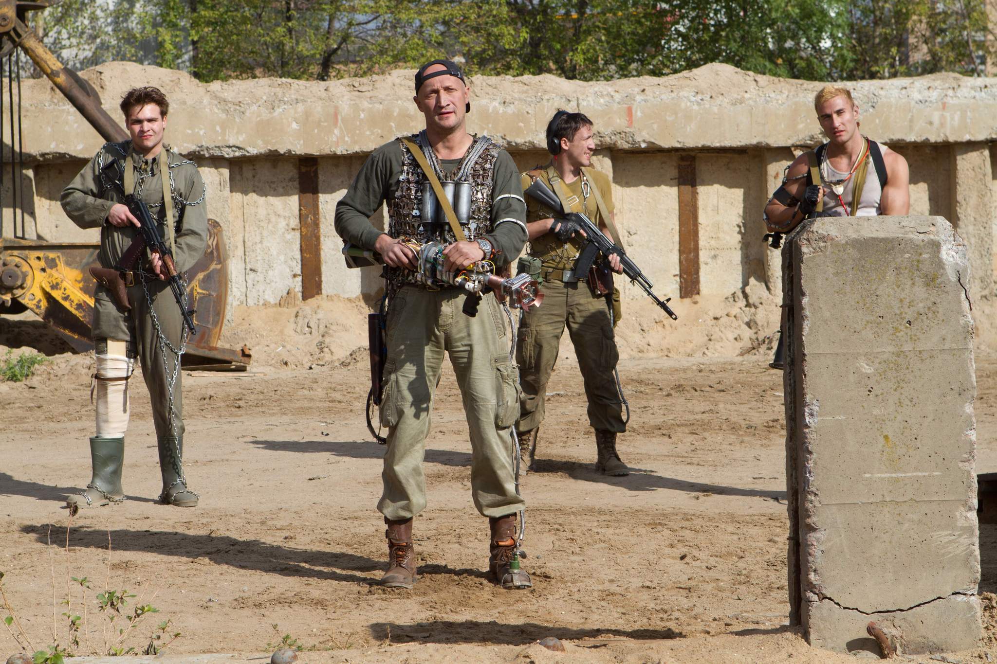 Still of Yuriy Kutsenko, Artur Smolyaninov, Nikolay Efremov and Georgiy Gromov in Tamsiausia valanda (2011)