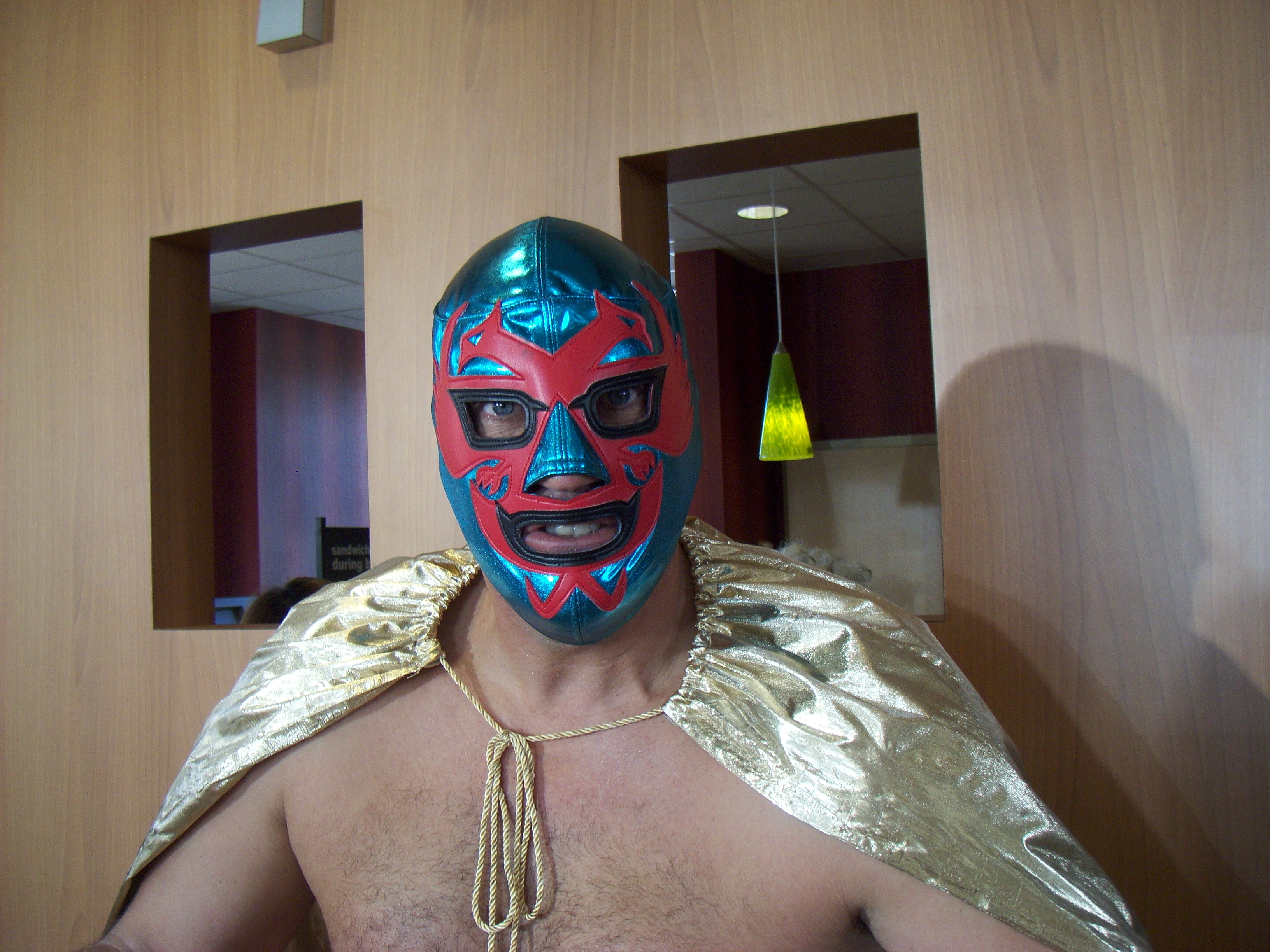 Errol James Snyder as Mc Dondald's Luchador 