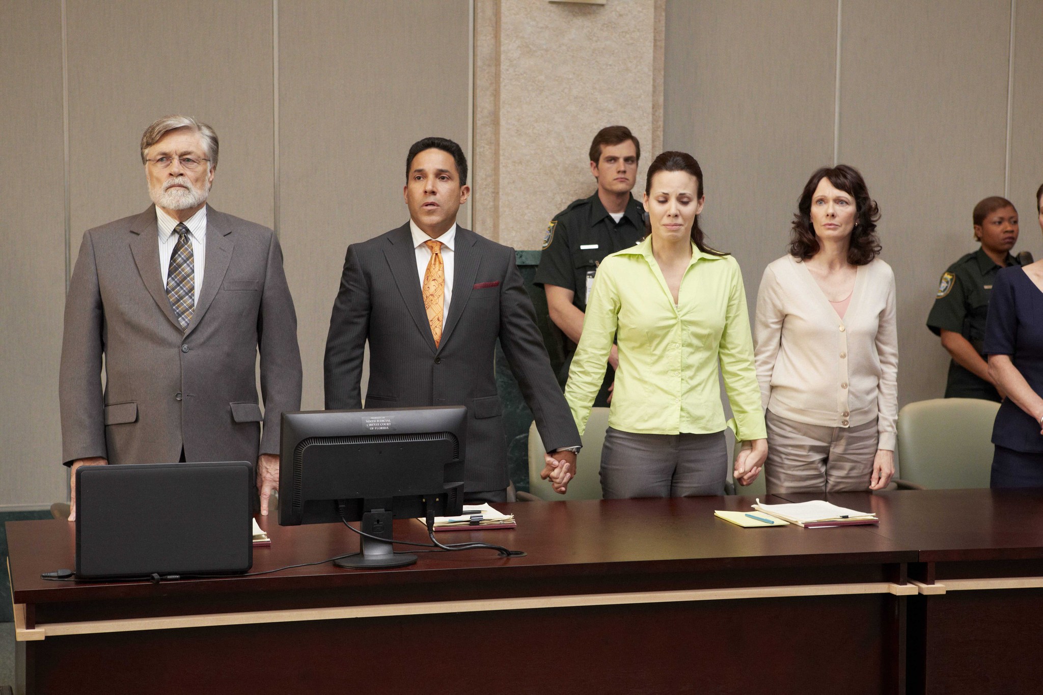 Still of Oscar Nuñez and Virginia Welch in Prosecuting Casey Anthony (2013)