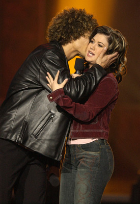 Kelly Clarkson and Justin Guarini at event of American Idol: The Search for a Superstar (2002)