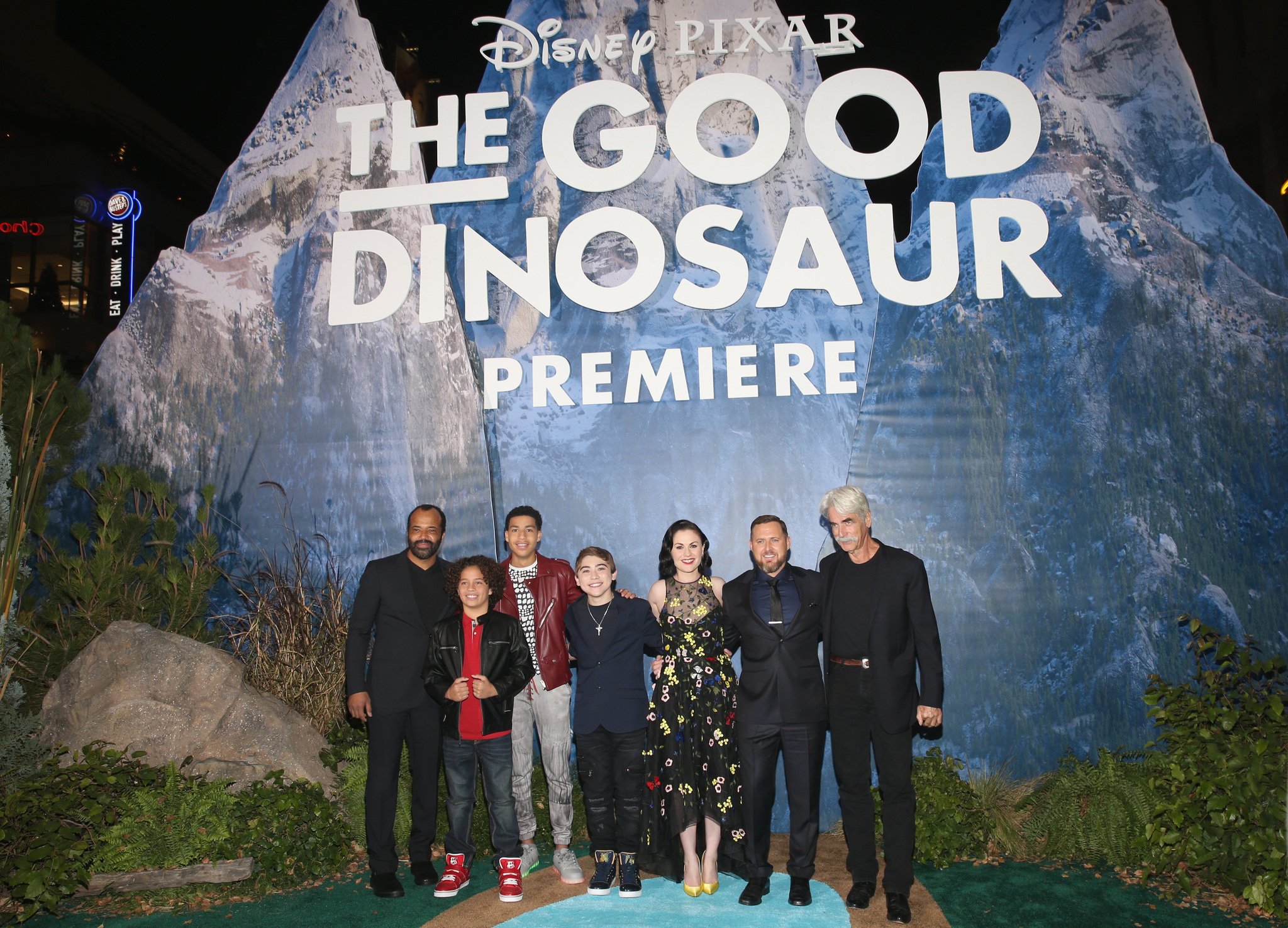 Sam Elliott, Anna Paquin, A.J. Buckley, Jeffrey Wright, Raymond Ochoa, Jack Bright and Marcus Scribner at event of The Good Dinosaur (2015)