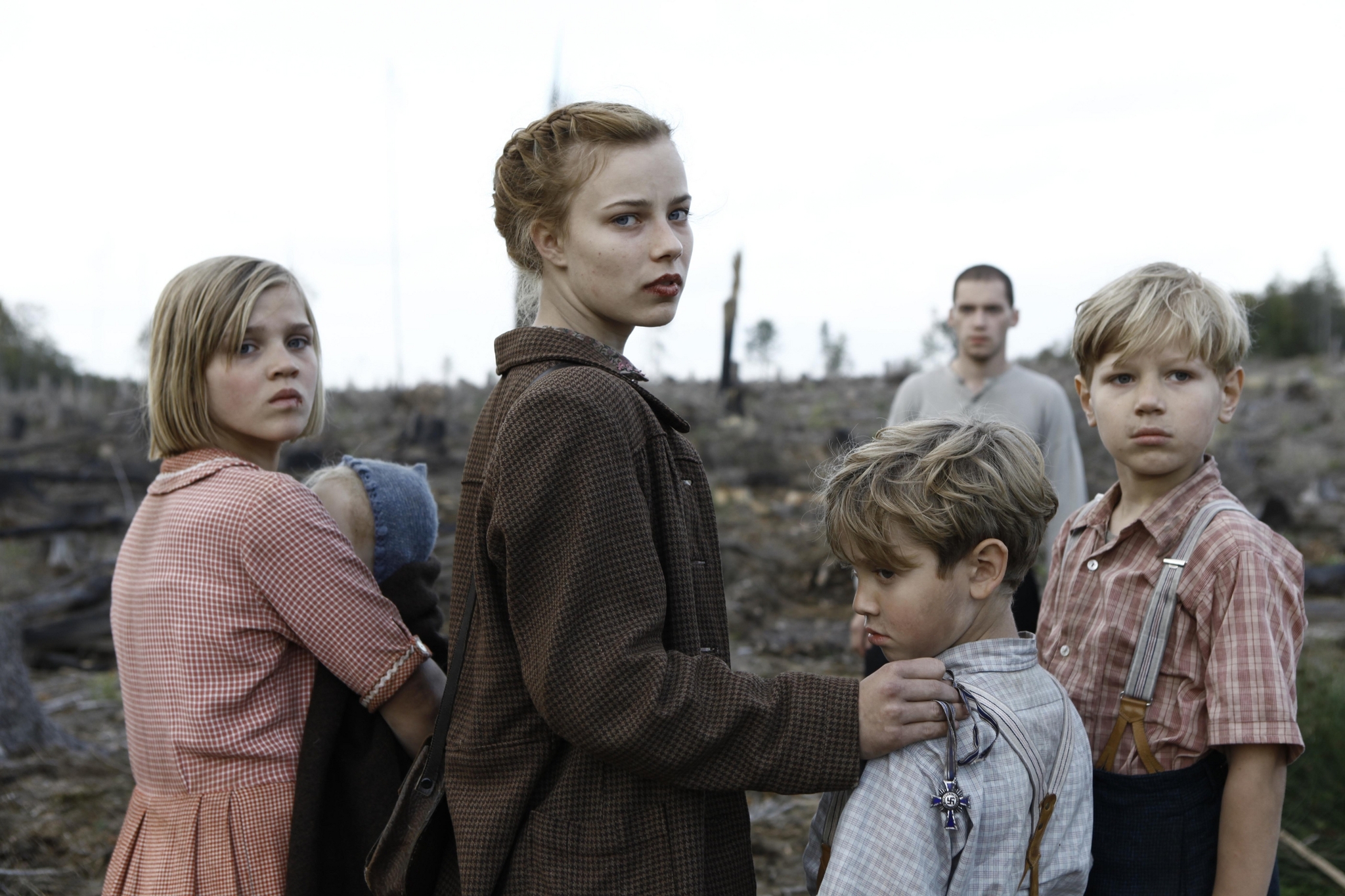 Still of Nele Trebs, Mika Seidel, André Frid and Saskia Rosendahl in Lore (2012)