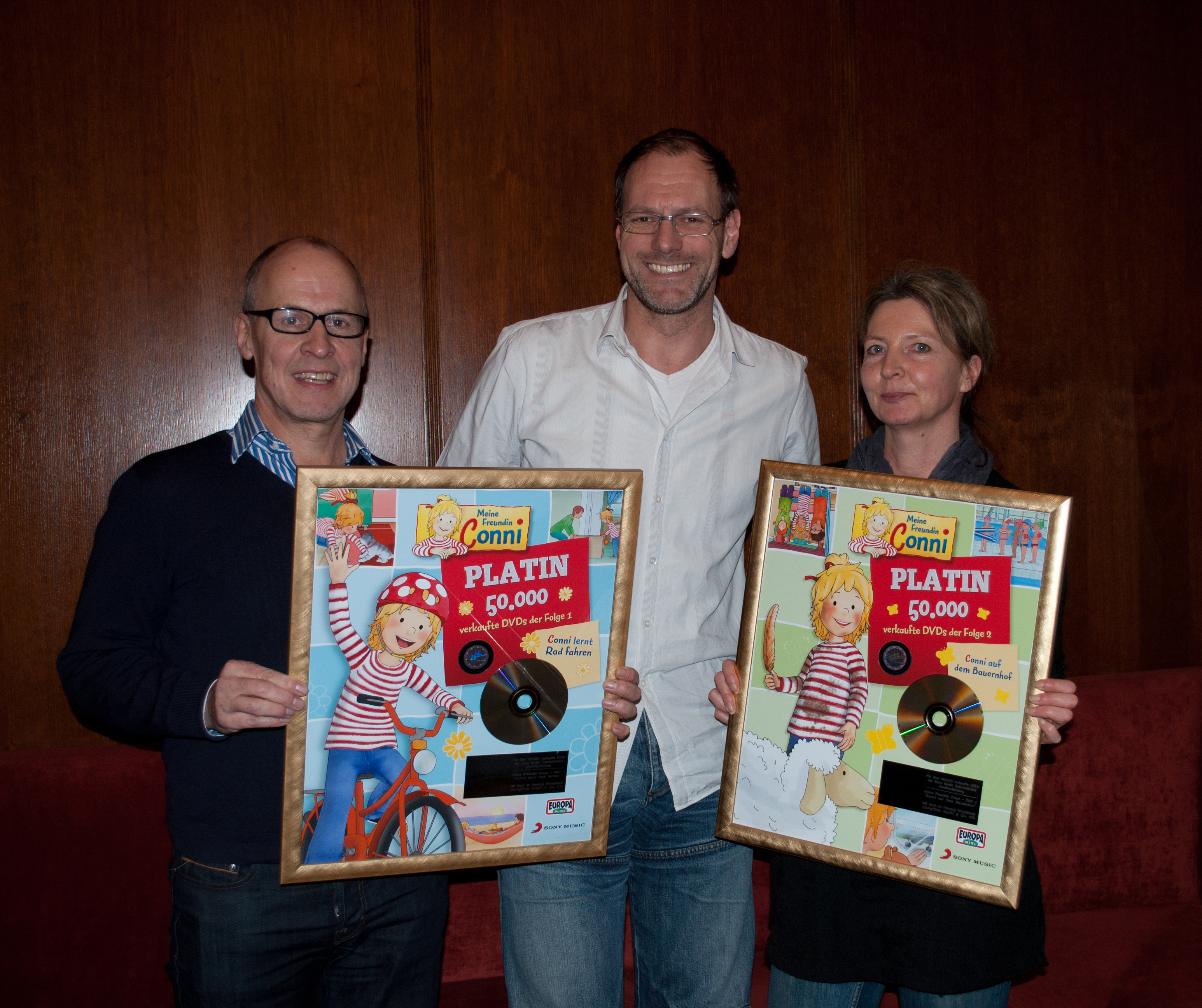 Kids Award in platinum for the Tv series My Friend Conni. Matthias Krausse (Sony), Henning Windelband, Maike Nagel (Sony)