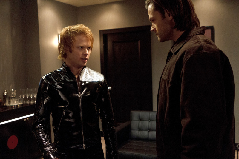 Still of Jared Padalecki and Wesley MacInnes in Supernatural (2005)