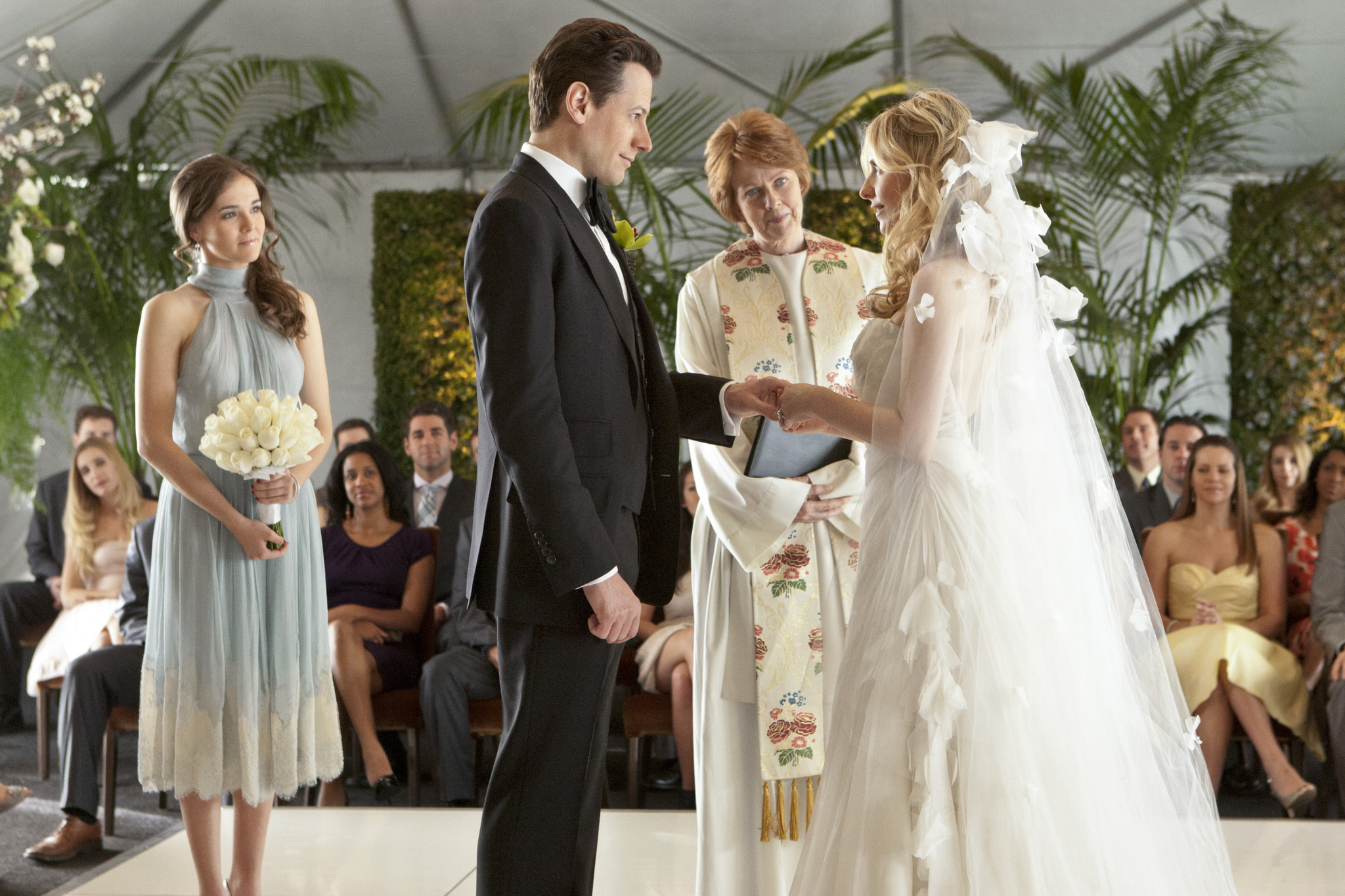 Still of Sarah Michelle Gellar, Ioan Gruffudd and Zoey Deutch in Ringer (2011)