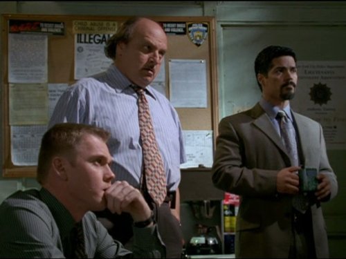 Still of Dennis Franz, Esai Morales and Ricky Schroder in NYPD Blue (1993)