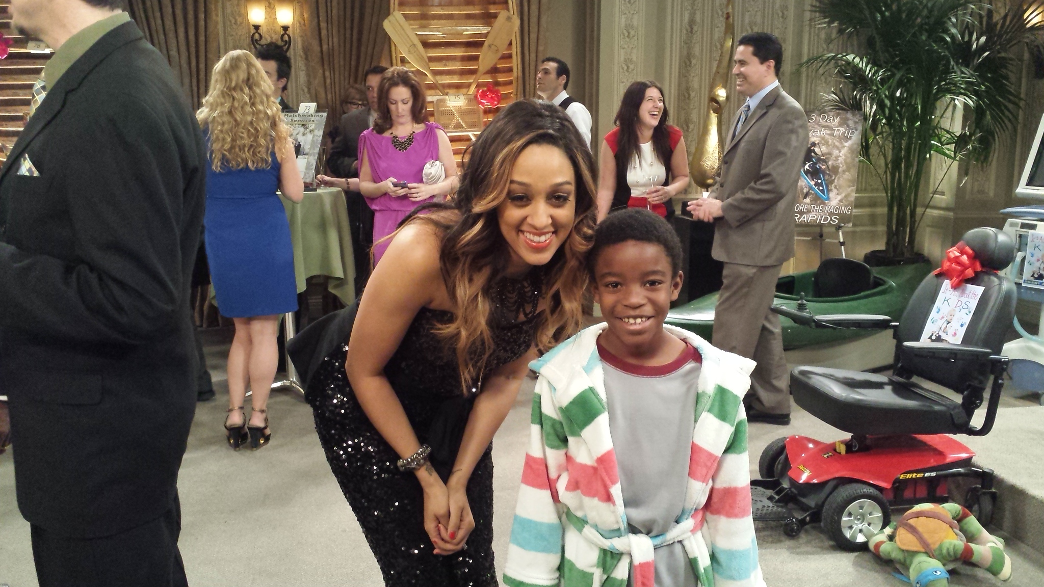 Alex on set of Instant Mom with Tia Mowry - he co-starred as Rodney Dugan