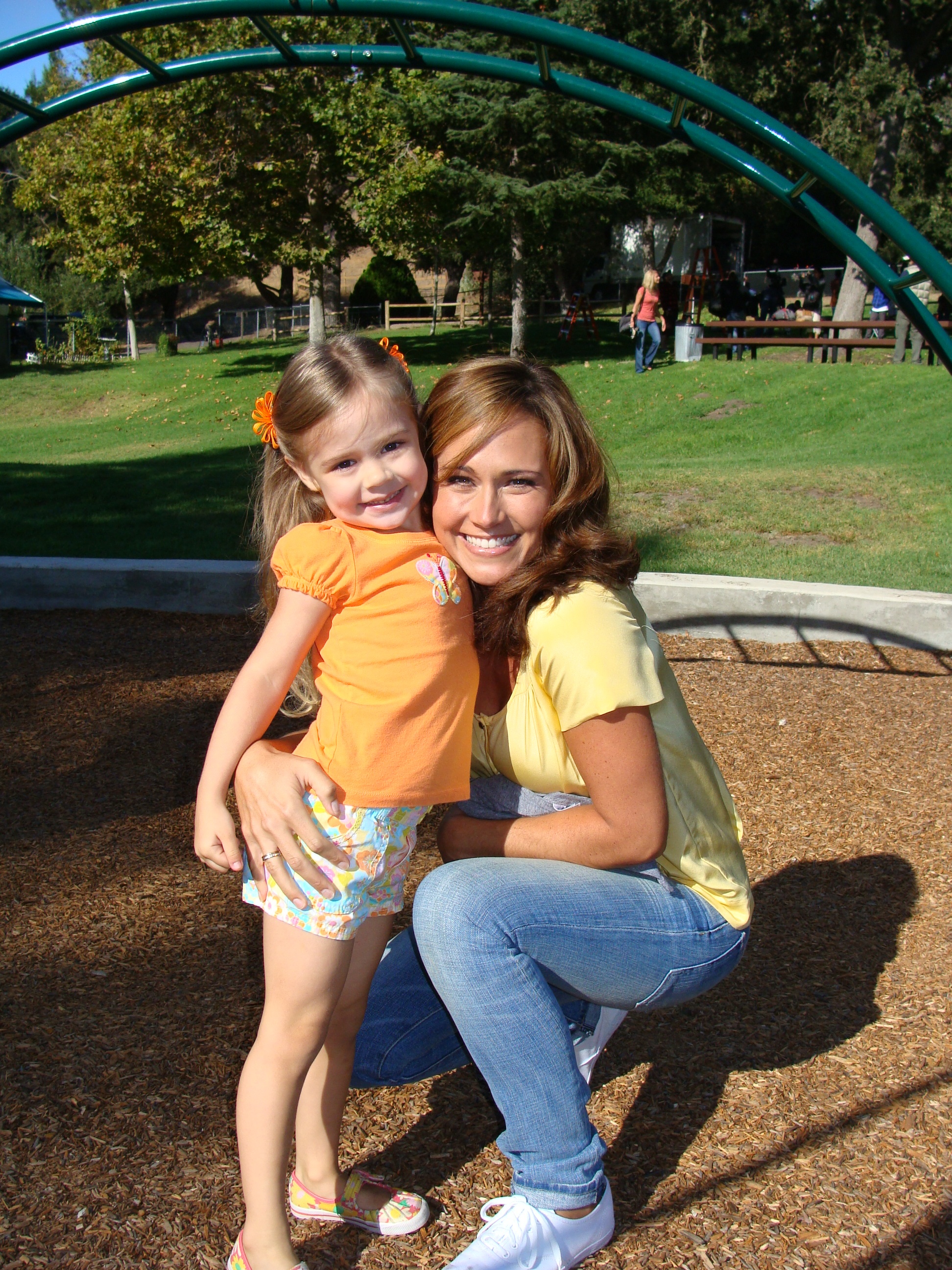 9/20/09: Alyssa with her movie Mom Nikki Deloach on set of Flying Lessons.