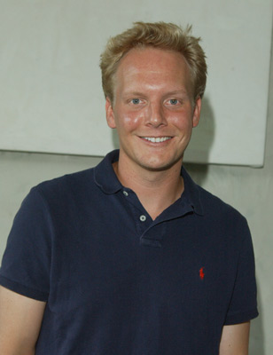 Jonathan Torrens at event of Popularity Contest (2005)