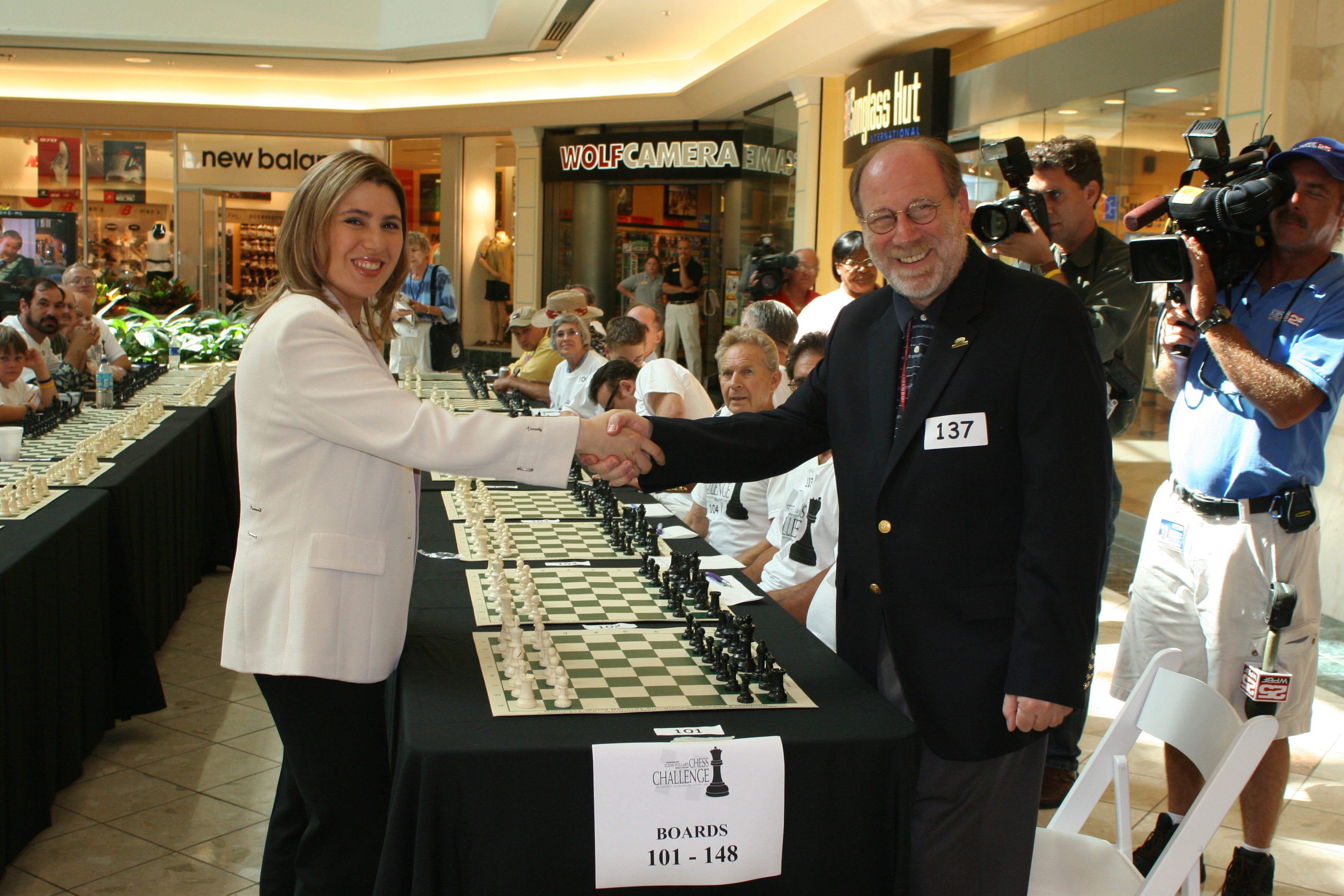 Susan Polgar breaking the World Record: Most Simultaneous Games Played 326 players: 309 wins, 14 draws and 3 losses = 96.93% in 16 hours and 30 minutes