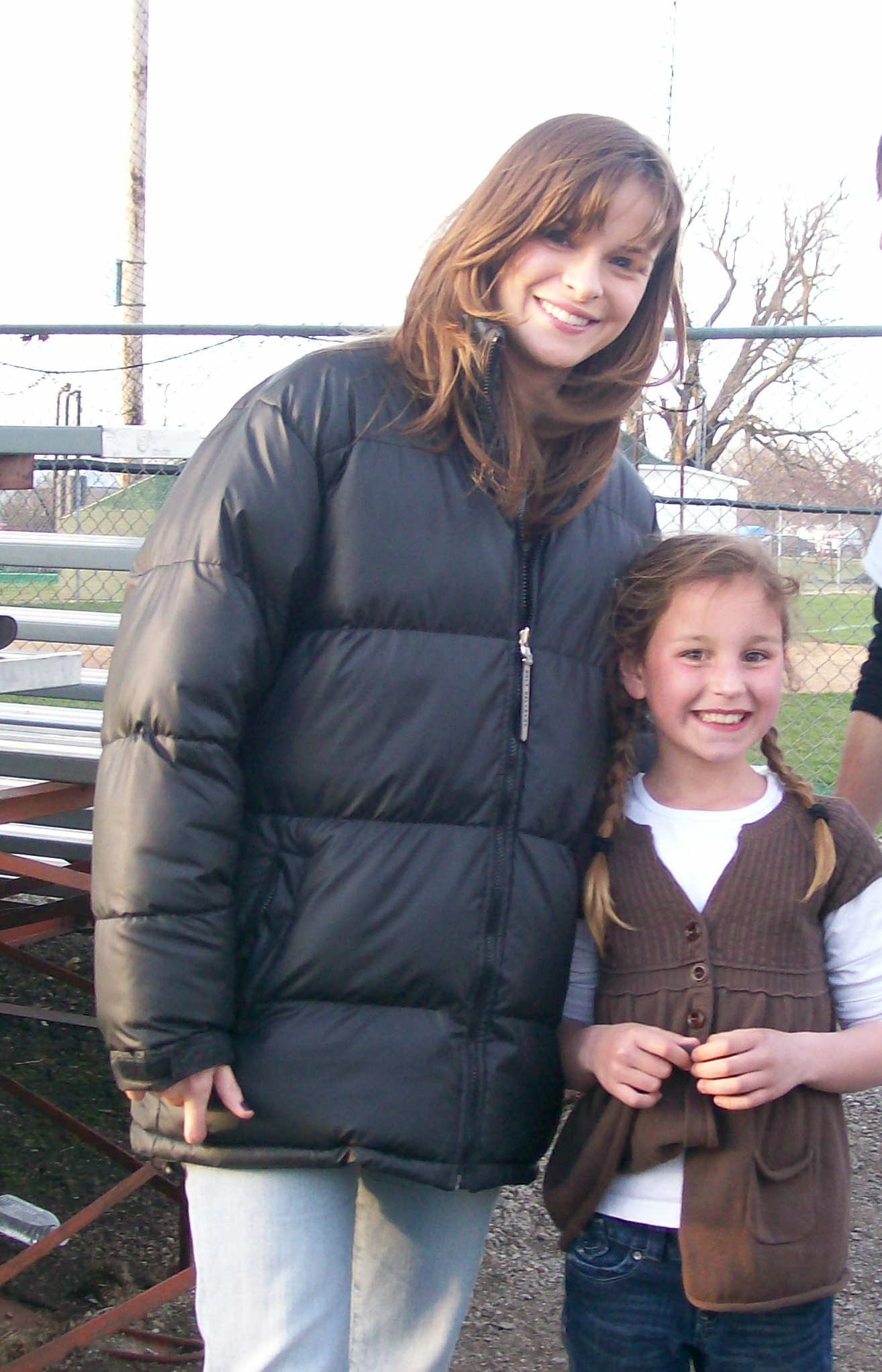 Danielle Panabaker and Rylie on the set of The Crazies