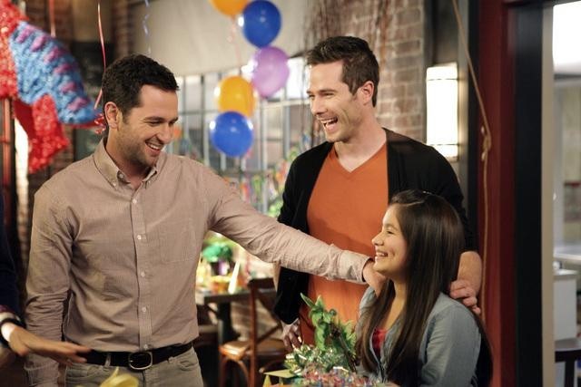 Still of Matthew Rhys, Luke Macfarlane and Isabella Rae Thomas in Brothers & Sisters (2006)