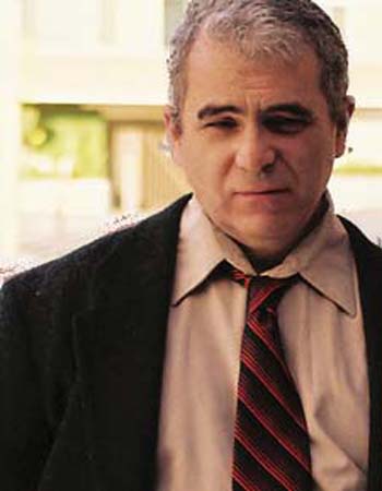 Jon Raymond as a cop in Olahm Mevshekal